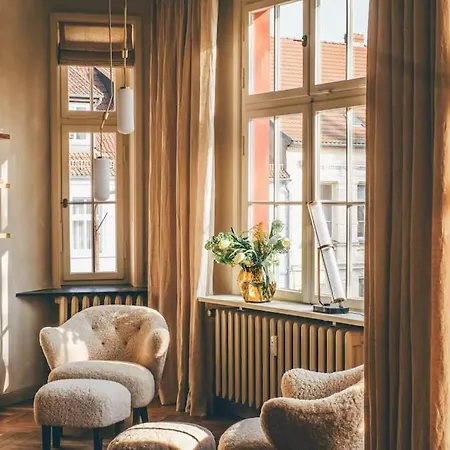 Loft Mit Blick Ins Gruene Und Balkon