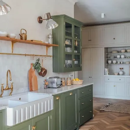Loft Mit Blick Ins Gruene Und Balkon *