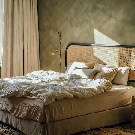 Loft Mit Blick Ins Gruene Und Balkon *